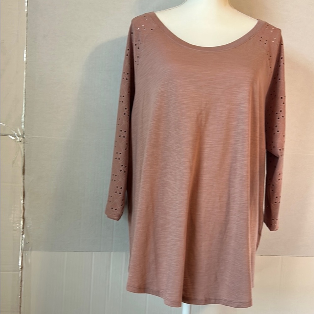 NWT 24/7 by Maurice’s Raglan Eyelet 3/4 Sleeve Rounded Hem Mauve Shirt Sz 1X